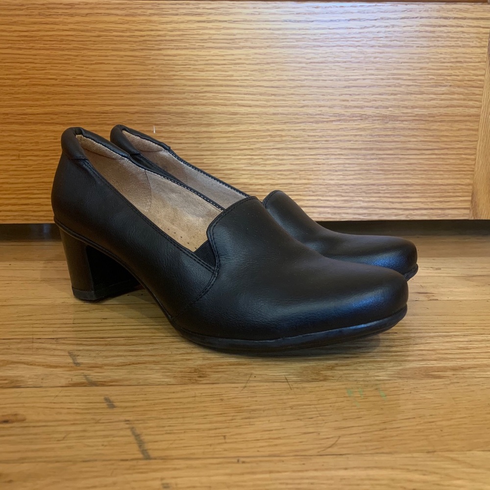 NATURALIZER HEELS SZ 9.5